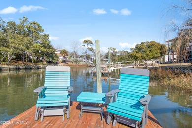 Pull up to your nautical blue piling home on Pine Island and