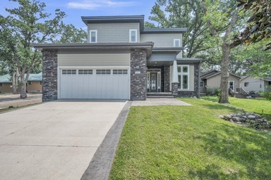 Experience the pinnacle of lakeside luxury at 2620 Manhattan - photo 4