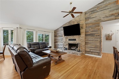 Discover an exceptional single-family residence in the quiet and - photo 15