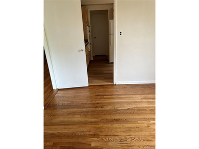 Woodlawn Heights! Welcome to this oversized co-op. A commuters