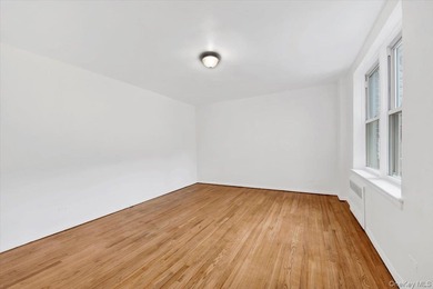 Woodlawn Heights! Welcome to this oversized co-op. A commuters