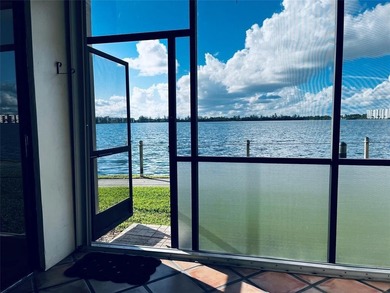 Lake Emerald Condo For Sale in Oakland Park Florida