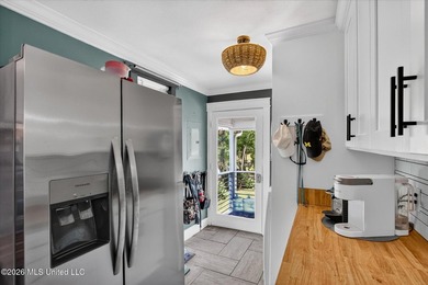uTucked away on three beautifully landscaped lots, this - photo 4