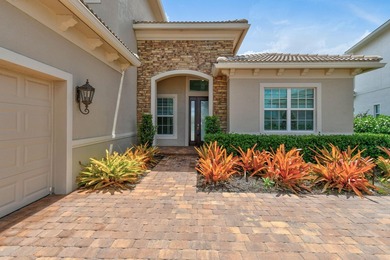 Better than new! 4 BR 4.5 BA with den, bonus room and 3 CG. This - photo 3