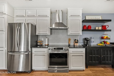 Welcome to this beautifully updated single-story villa in the - photo 21