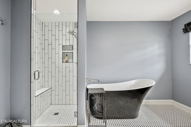Welcome to this beautifully updated single-story villa in the - photo 37