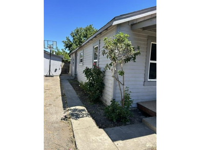 Opportunity awaits at 322 1st Ave in Redwood City! This charming - photo 2