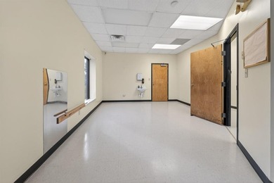 Excellent commercial opportunity in a high-visibility Henderson - photo 11