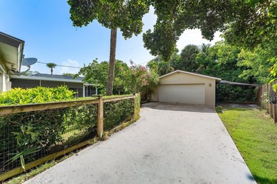 COASTAL LIVING !! Key West-inspired home nestled on prestigious - photo 4