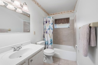 Very quiet, cozy unit directly across from laundry facilities - photo 8