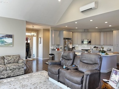 Nestled in the desirable Reserve at Heceta Lake community, this - photo 14