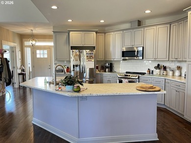 Nestled in the desirable Reserve at Heceta Lake community, this - photo 16