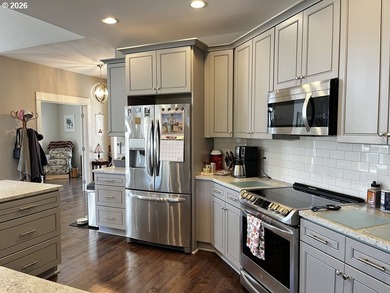 Nestled in the desirable Reserve at Heceta Lake community, this - photo 18