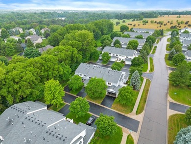 Discover the perfect blend of style and convenience in this - photo 32