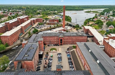 Discover the perfect 1 bedroom, 1 bathroom condo in Biddeford