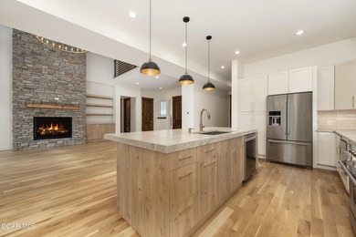 This Mountain Chic home is all about the views ! With windows - photo 1