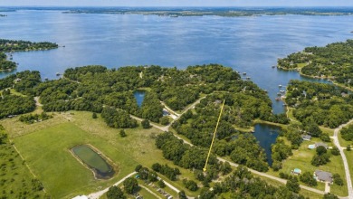 Peaceful .65 Acre Homesite with Boat Ramp Access in April Cove - photo 1