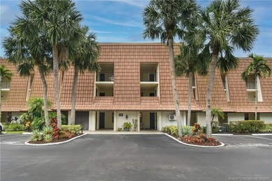 Ground floor beauty! Welcome to the vibrant and active community - photo 2