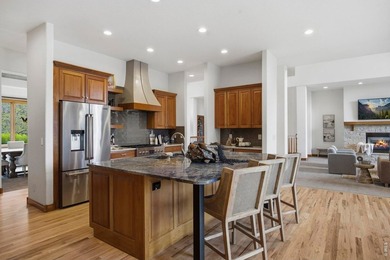 Discover this spectacular Miramont residence, perfectly - photo 9