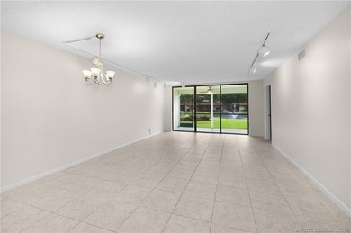 Ground floor beauty! Welcome to the vibrant and active community - photo 9