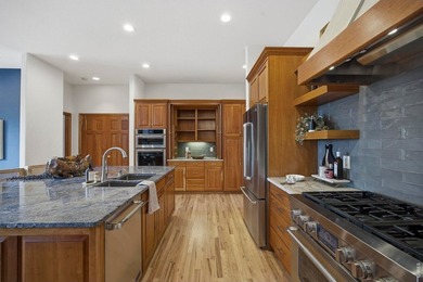 Discover this spectacular Miramont residence, perfectly - photo 10
