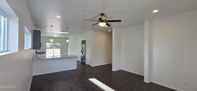 Beautiful perimeter lot, upgraded 42'' cabinets, quartz