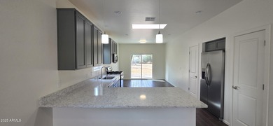 Beautiful perimeter lot, upgraded 42'' cabinets, quartz