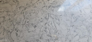 Beautiful perimeter lot, upgraded 42'' cabinets, quartz