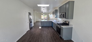 Beautiful perimeter lot, upgraded 42'' cabinets, quartz