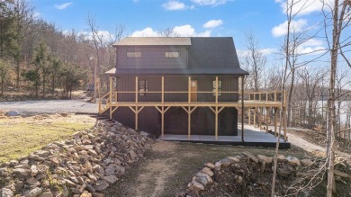 Lake Home For Sale in Mammoth Cave, Kentucky