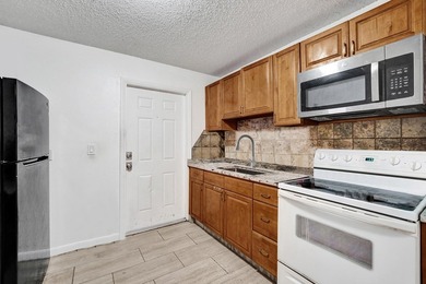 Exceptional opportunity to own a versatile residence in the - photo 9