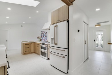 Welcome to 30 Chestnut Trail in the heart of Tequesta! This - photo 15