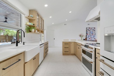 Welcome to 30 Chestnut Trail in the heart of Tequesta! This - photo 17