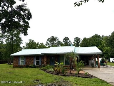 Welcome home to this spacious and beautifully laid out - photo 1
