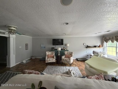 Welcome home to this spacious and beautifully laid out - photo 10