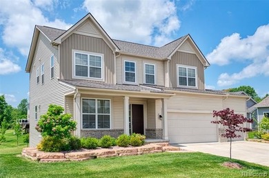 Welcome to this beautifully maintained 2022 custom built modern - photo 1