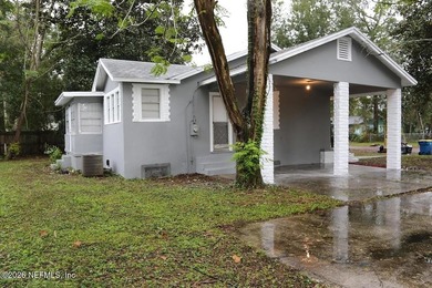 This adorable single family home is located in the sought after - photo 2