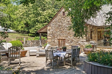 Tucked away at the end of a winding country lane, Stonehouse - photo 35