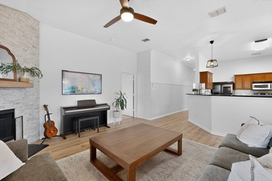 Beautiful 4-bedroom, single-story home on a quiet street in the - photo 2