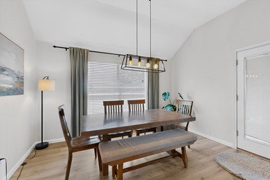 Beautiful 4-bedroom, single-story home on a quiet street in the - photo 7