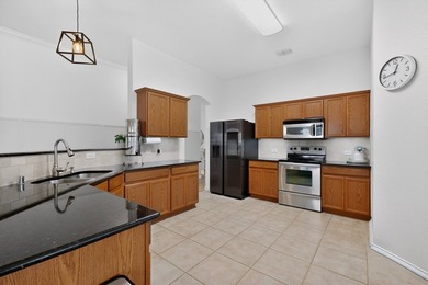 Beautiful 4-bedroom, single-story home on a quiet street in the - photo 8