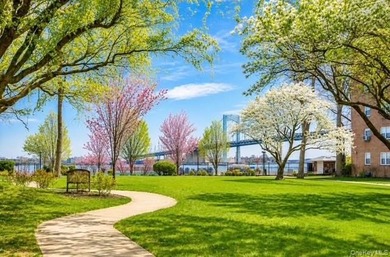 Welcome to resort-style living in this spacious and beautifully - photo 18