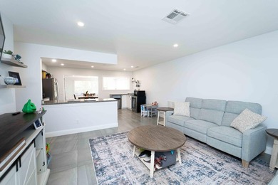 Unapproved short sale. Beautifully fully updated 3-bedroom - photo 4