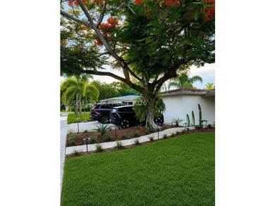 Completely remodeled with a designer's eye, this beautiful home - photo 4