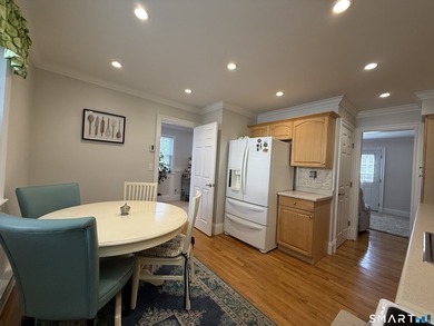 Fantastic townhouse-style condo located in the highly desirable - photo 18