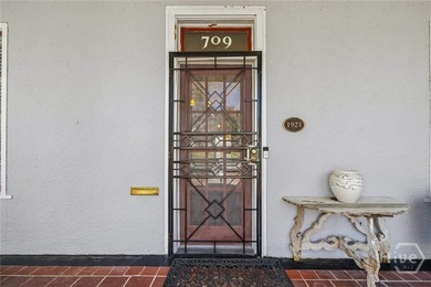 A large 1921 classic bungalow in historic Baldwin Park.There is - photo 5