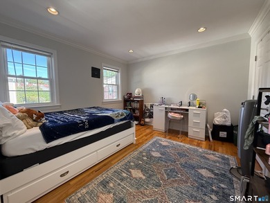 Fantastic townhouse-style condo located in the highly desirable - photo 27
