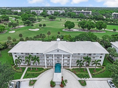 Overlooking the redesigned Via Mizner Golf Course, this spacious - photo 1