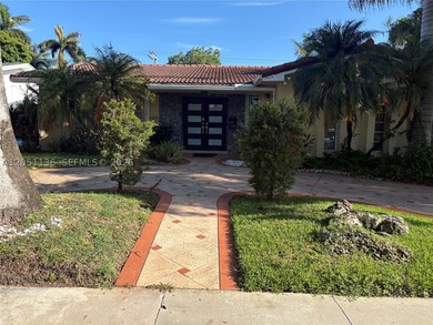 Nestled in one of Hollywood's most desirable neighborhoods, this - photo 2