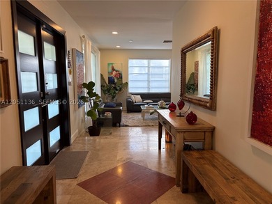 Nestled in one of Hollywood's most desirable neighborhoods, this - photo 4